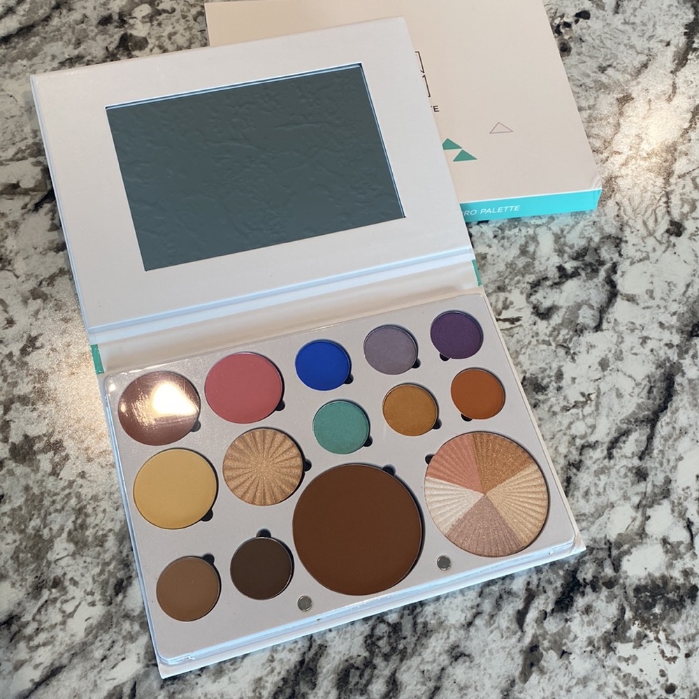 OFRA Free Spirit Refillable Pro Palette for Eyes and Face